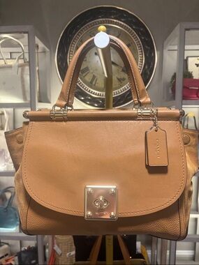 ✨Live Show Listing✨ Coach